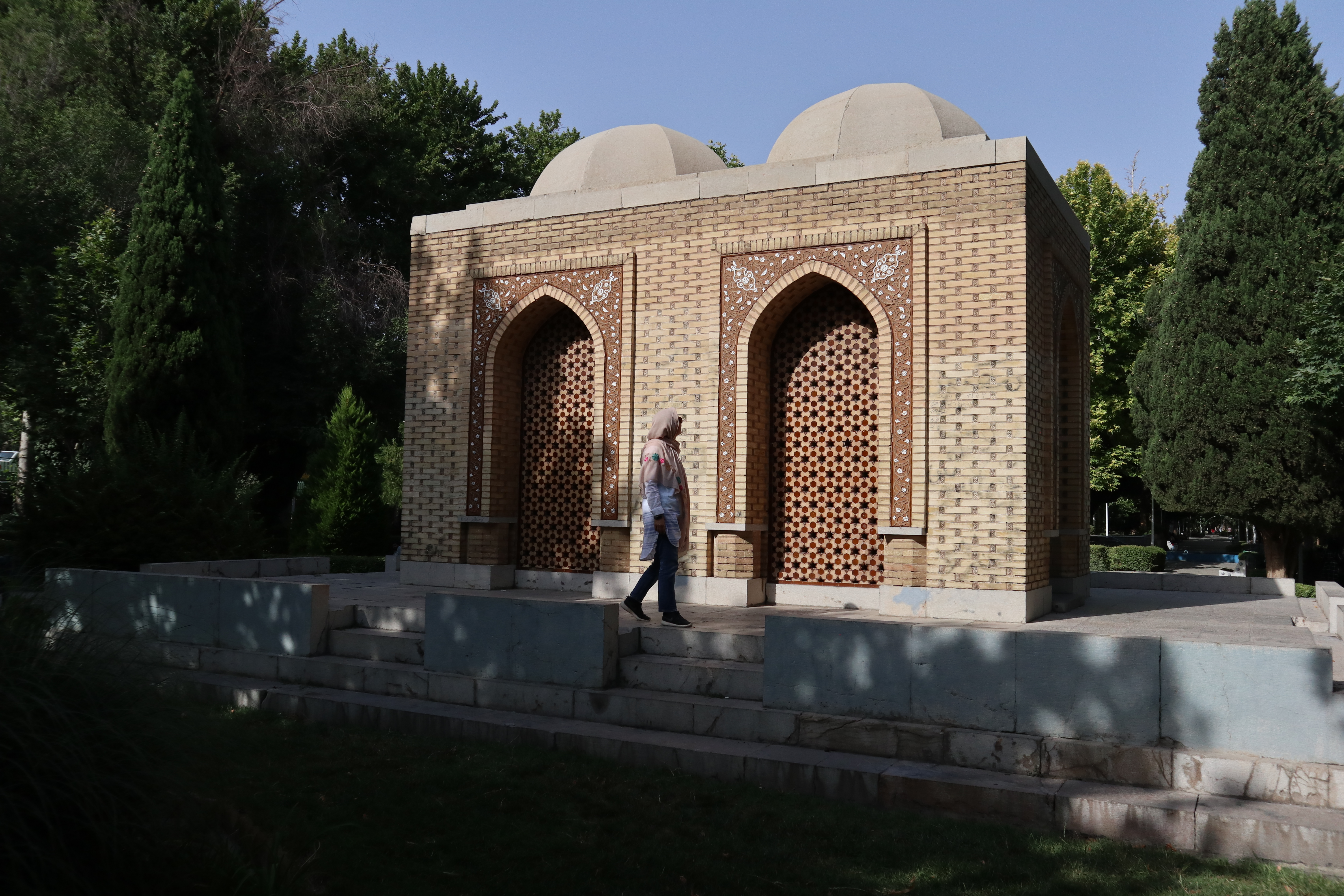 Photo of the tomb of Alfred Upham Pope place of Pope and his wife, Phyllis Ackerman, in Isfahan