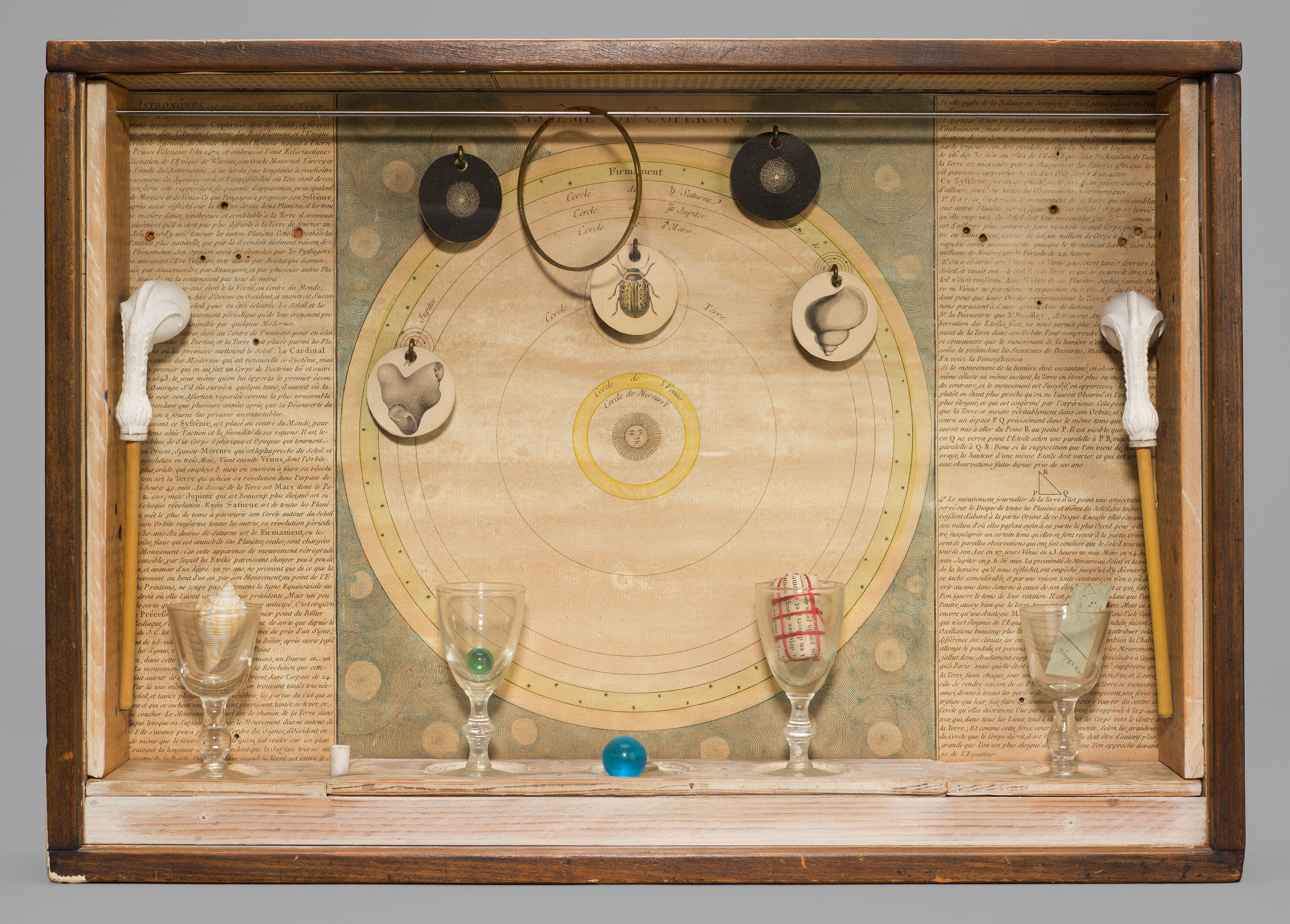 SoapN Bubble Set features the old fashioned pipes that would have been used for blowing bubbles and other playful objects